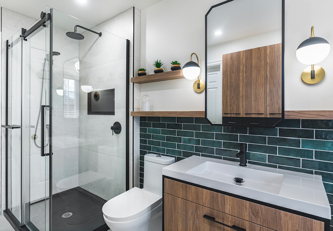 Douche de verre d'une salle de bain par Mino Design à Québec et Lévis.